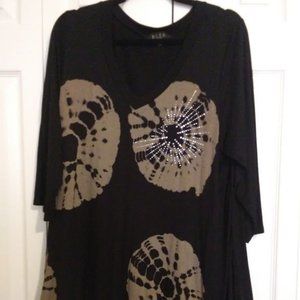 B.L.E.U. 3/4 sleeve  V neck top